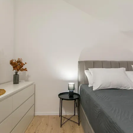 San Salvatore Luxury Penthouse アパート *